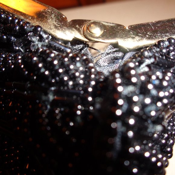VINTAGE BLACK BEADED PURSE BY COLORIFFICS , SILVER CHAIN SHOUDER STRAP - Picture 7 of 10
